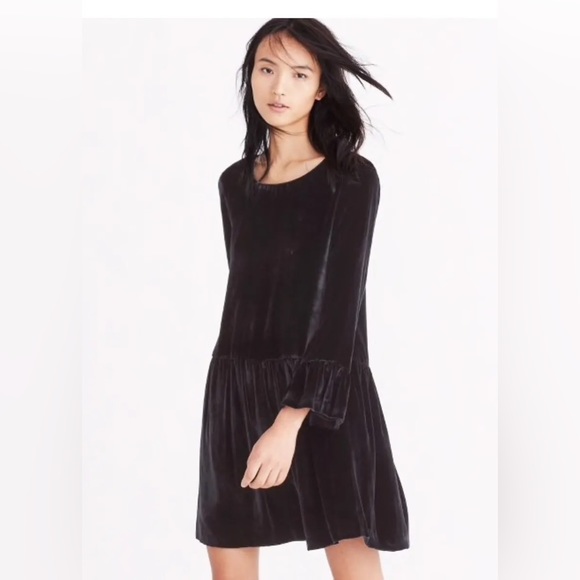 Madewell Dresses & Skirts - Madewell Bell Sleeve Velvet Back Button Down Black Dress